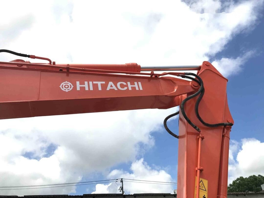 Hitachi EX200-3 - Lánctalpas kotró: 2 kép. Hitachi EX200-3 - Lánctalpas kotró: 2 kép.