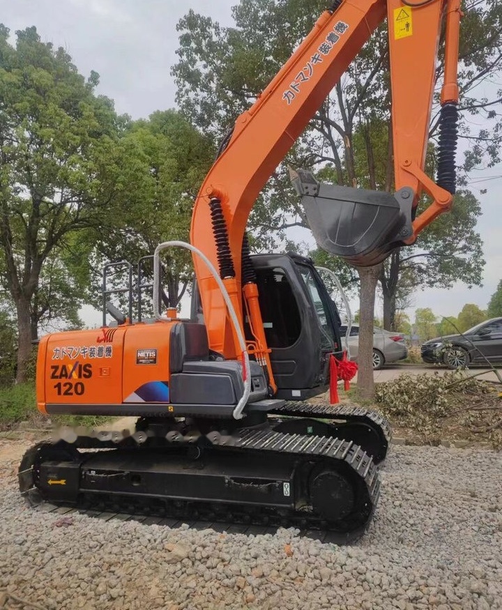 Hitachi ZX120 - Lánctalpas kotró: 5 kép. Hitachi ZX120 - Lánctalpas kotró: 5 kép.