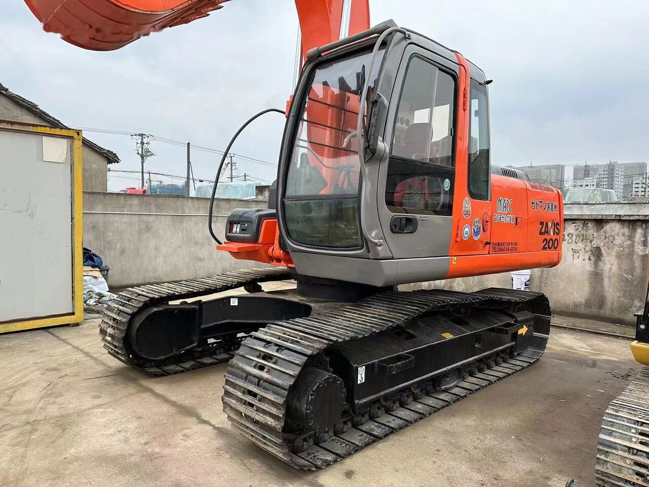 Hitachi ZX200 - Lánctalpas kotró: 4 kép. Hitachi ZX200 - Lánctalpas kotró: 4 kép.