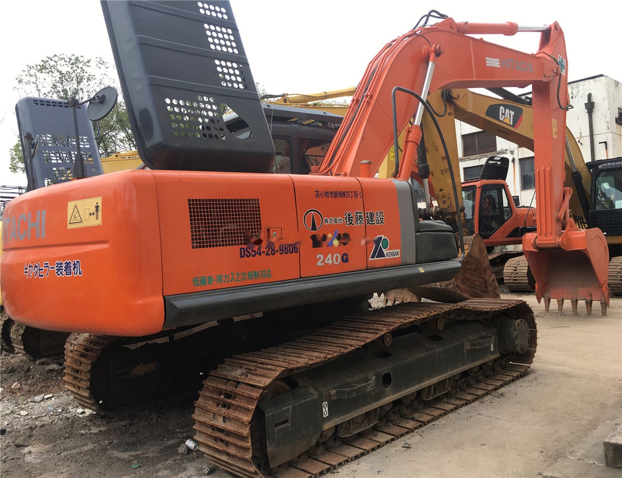 Hitachi ZX240-3G - Lánctalpas kotró: 4 kép. Hitachi ZX240-3G - Lánctalpas kotró: 4 kép.