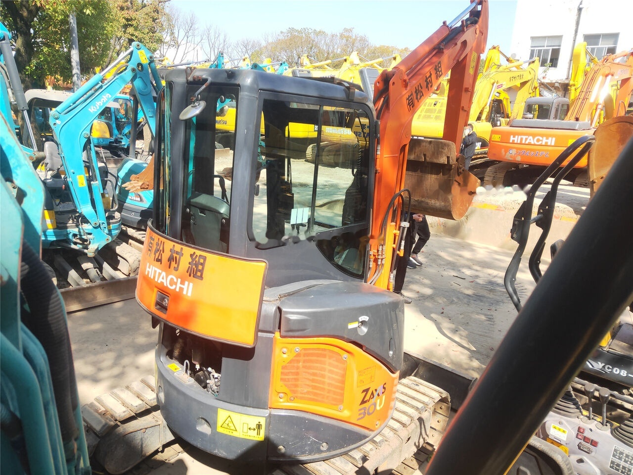 Hitachi ZX30 - Minikotró: 1 kép. Hitachi ZX30 - Minikotró: 1 kép.