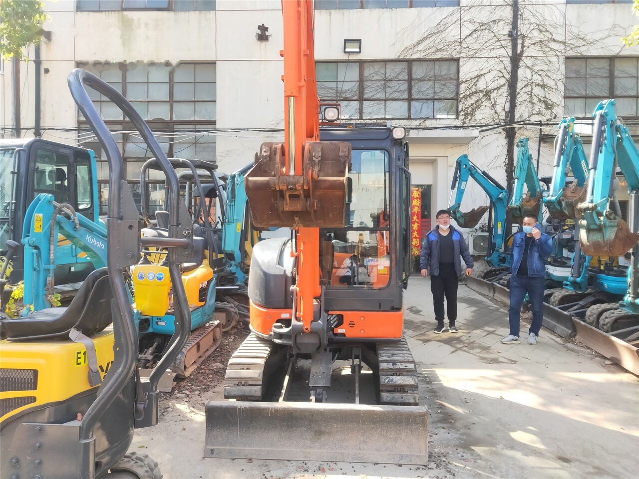 Hitachi ZX30 - Minikotró: 4 kép. Hitachi ZX30 - Minikotró: 4 kép.