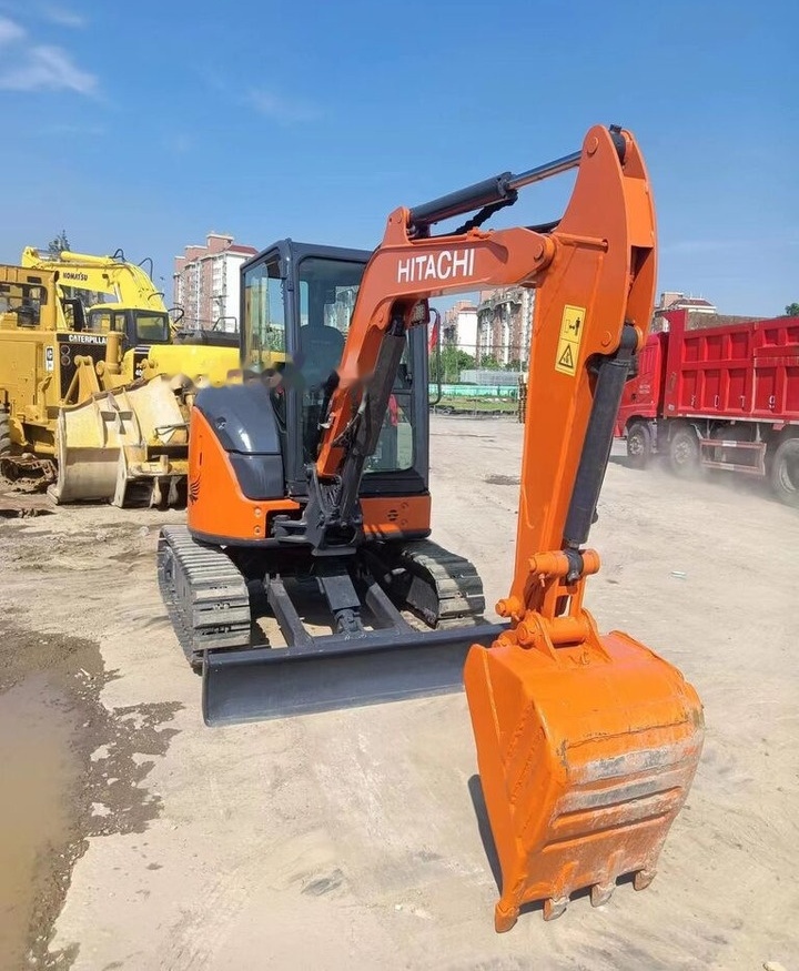 Hitachi ZX35-5A - Minikotró: 3 kép. Hitachi ZX35-5A - Minikotró: 3 kép.