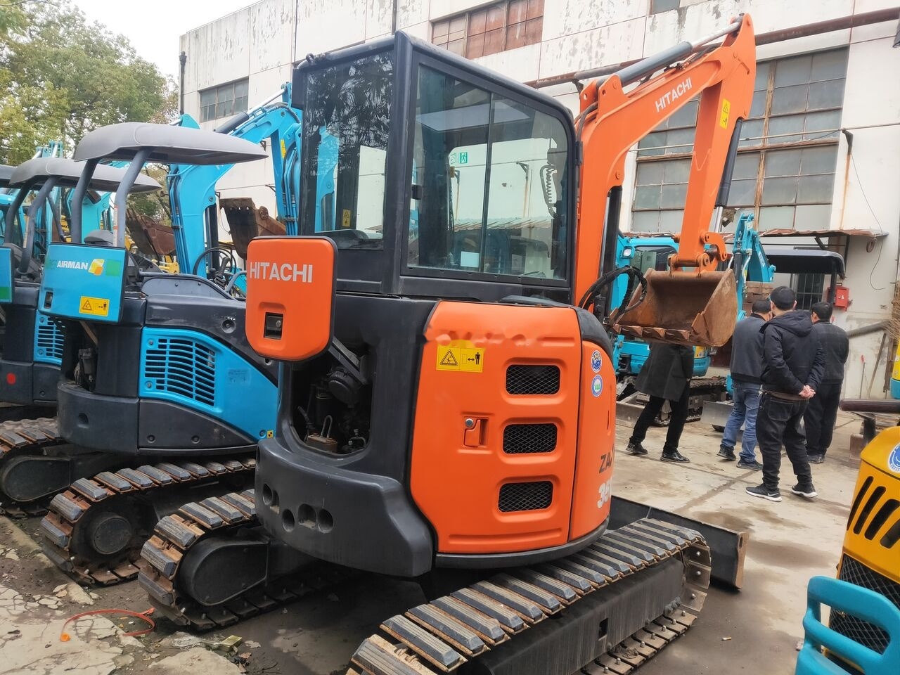 Hitachi ZX35 - Minikotró: 3 kép. Hitachi ZX35 - Minikotró: 3 kép.