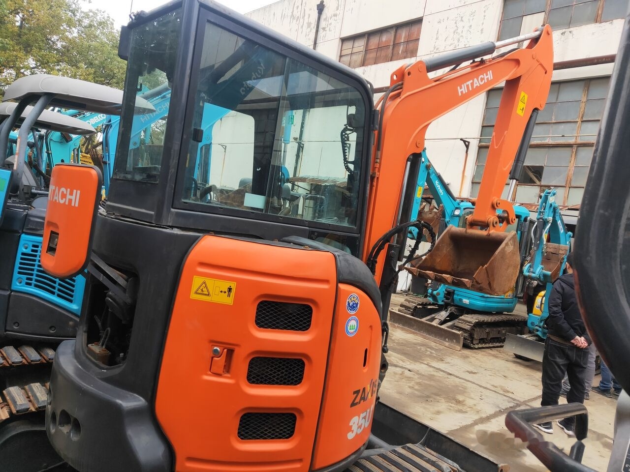 Hitachi ZX35 - Minikotró: 4 kép. Hitachi ZX35 - Minikotró: 4 kép.