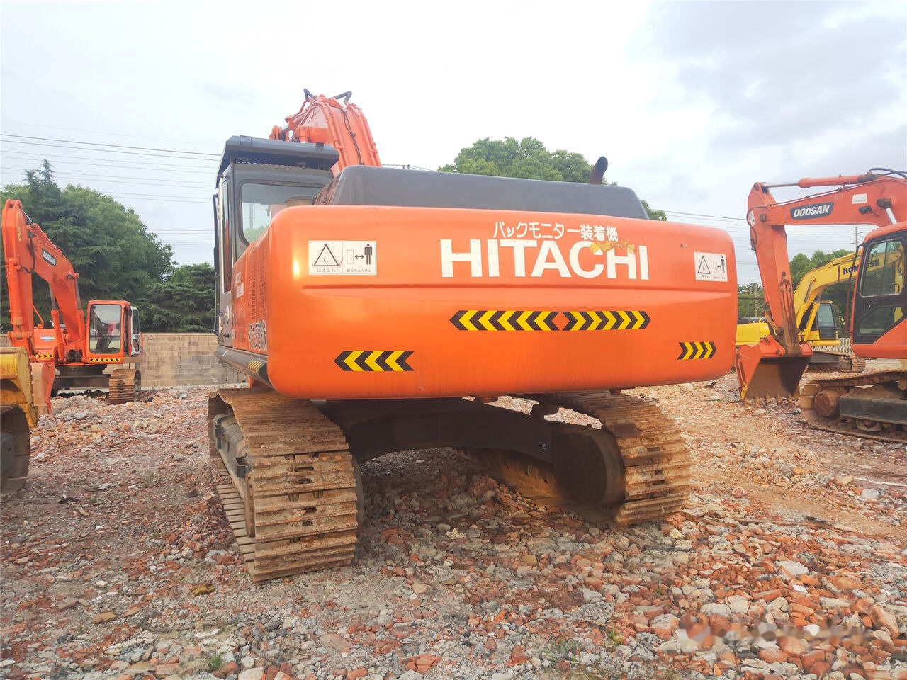Hitachi ZX350H-3G - Lánctalpas kotró: 1 kép. Hitachi ZX350H-3G - Lánctalpas kotró: 1 kép.