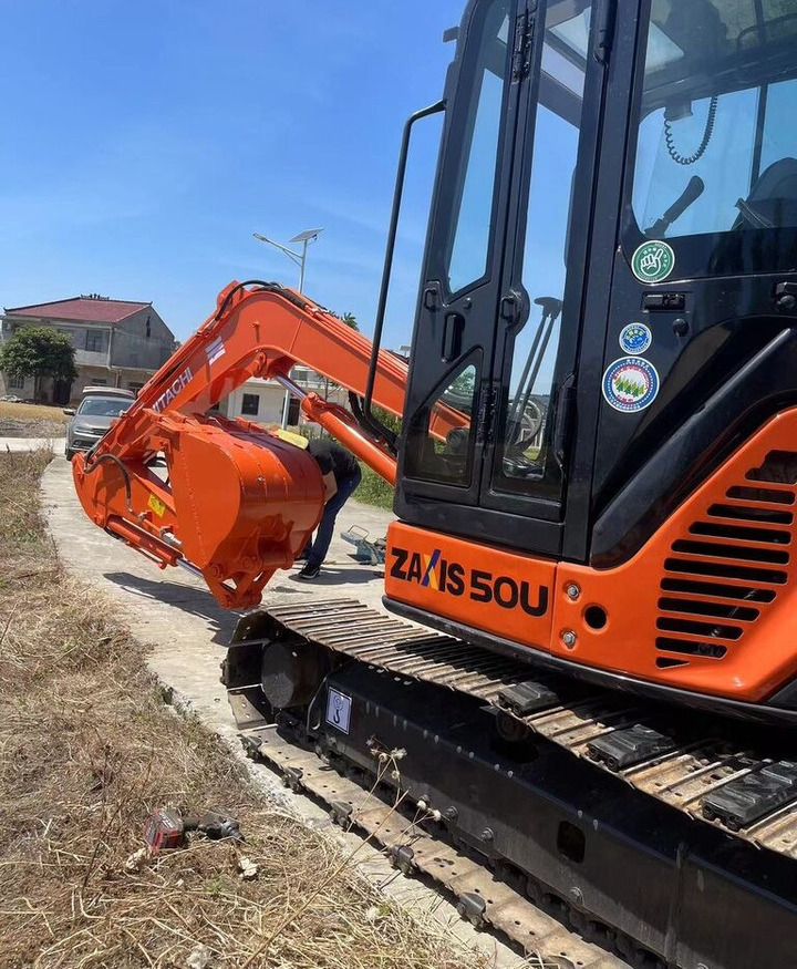 Hitachi ZX50U - Minikotró: 4 kép. Hitachi ZX50U - Minikotró: 4 kép.