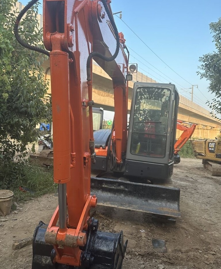 Hitachi ZX55 - Minikotró: 4 kép. Hitachi ZX55 - Minikotró: 4 kép.