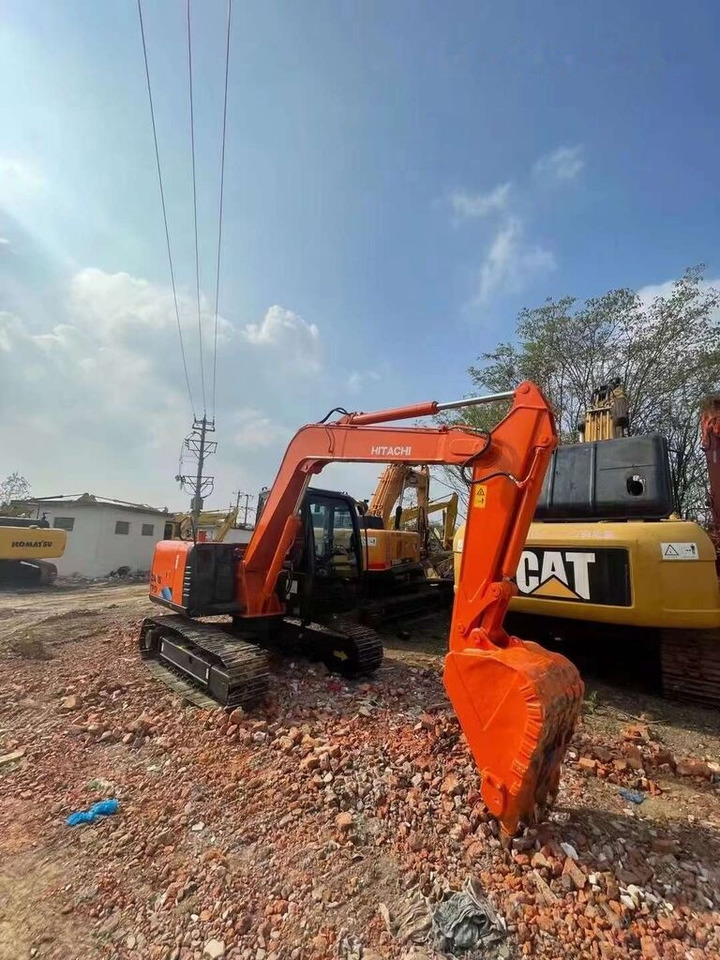 Hitachi ZX70 - Lánctalpas kotró: 2 kép. Hitachi ZX70 - Lánctalpas kotró: 2 kép.