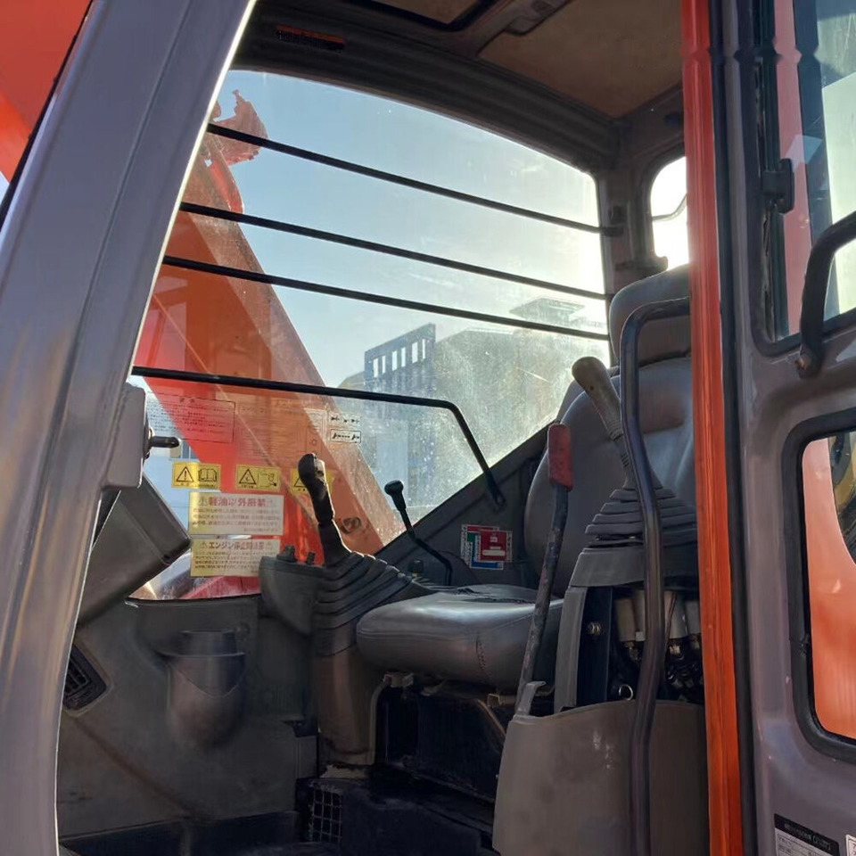 Hitachi ZX75US - Lánctalpas kotró: 3 kép. Hitachi ZX75US - Lánctalpas kotró: 3 kép.