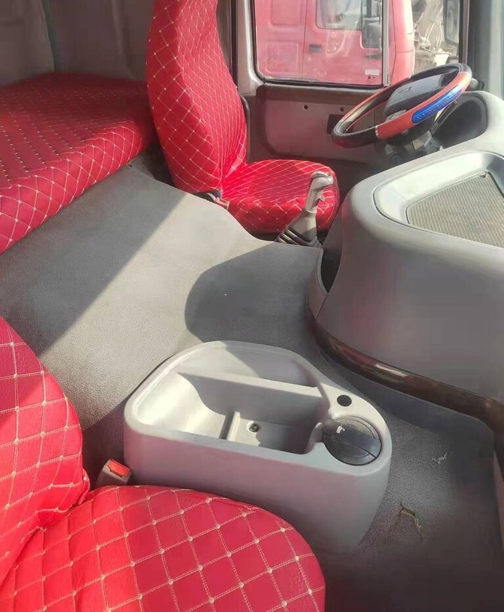 Howo 371 - Billenőplatós teherautó, Darus autó: 1 kép. Howo 371 - Billenőplatós teherautó, Darus autó: 1 kép.