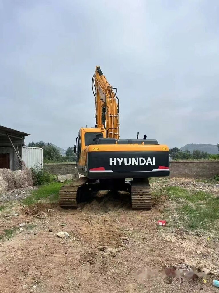 Hyundai 220LC-9 - Lánctalpas kotró: 4 kép. Hyundai 220LC-9 - Lánctalpas kotró: 4 kép.