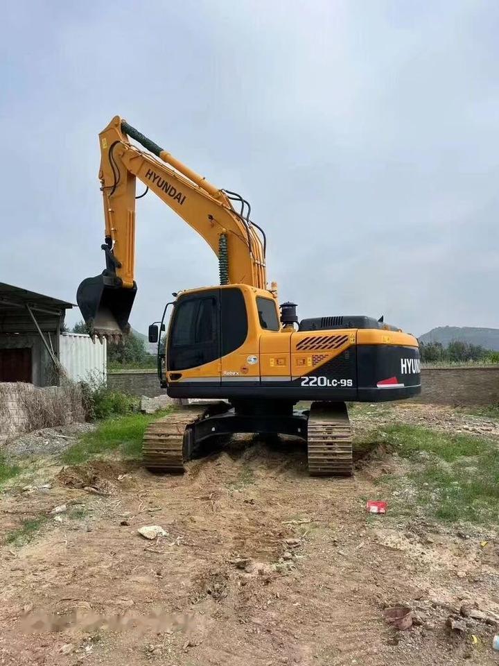 Hyundai 220LC-9 - Lánctalpas kotró: 5 kép. Hyundai 220LC-9 - Lánctalpas kotró: 5 kép.