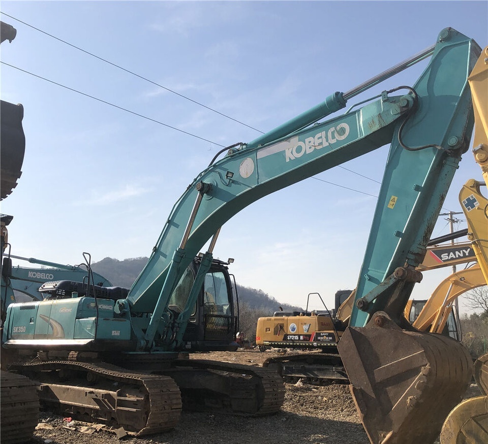 Kobelco SK350D-8 - Lánctalpas kotró: 2 kép. Kobelco SK350D-8 - Lánctalpas kotró: 2 kép.