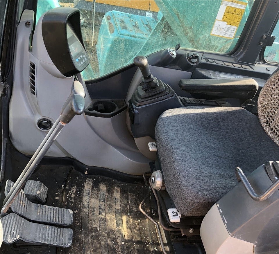 Kobelco SK350D-8 - Lánctalpas kotró: 3 kép. Kobelco SK350D-8 - Lánctalpas kotró: 3 kép.