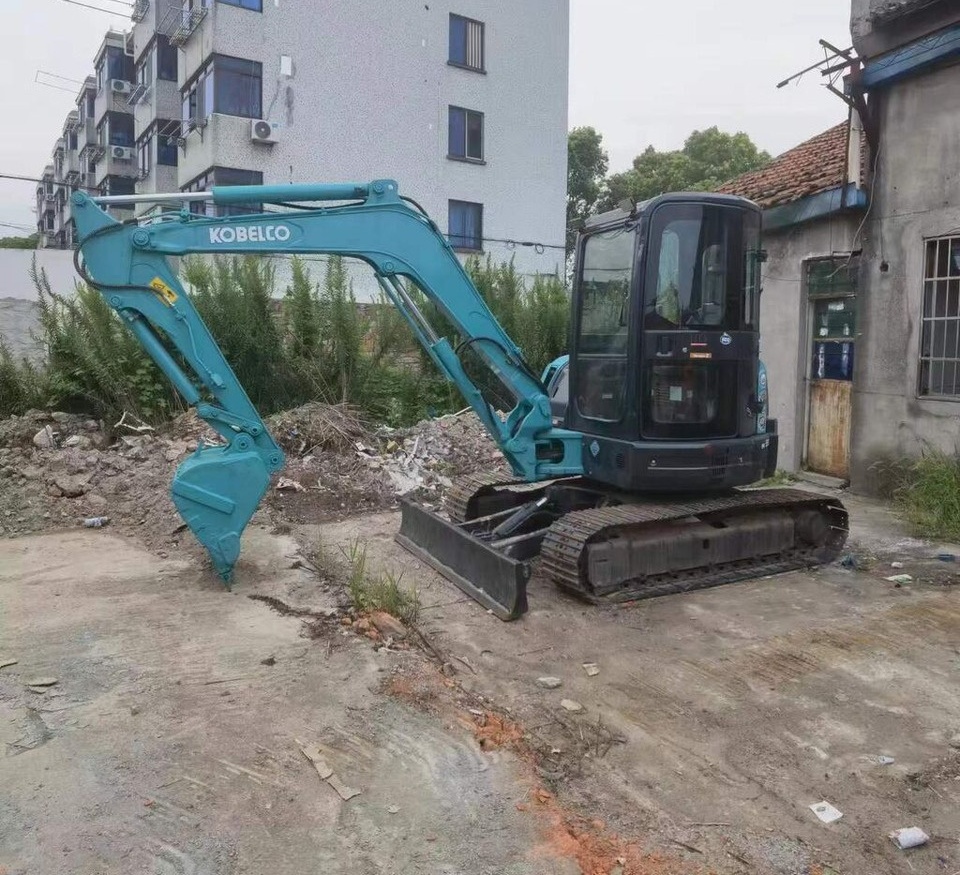 Kobelco SK55 - Lánctalpas kotró: 2 kép. Kobelco SK55 - Lánctalpas kotró: 2 kép.
