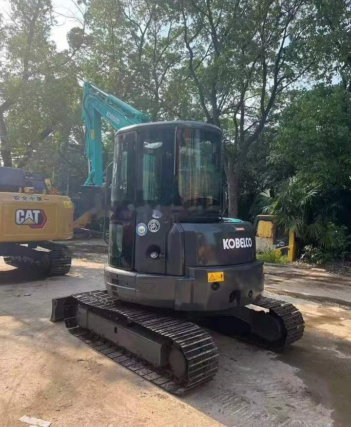 Kobelco SK55 - Minikotró: 1 kép. Kobelco SK55 - Minikotró: 1 kép.