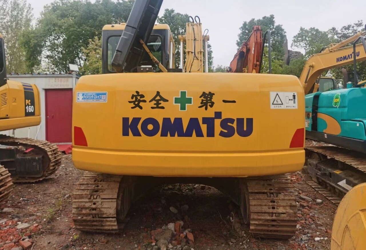 Komatsu PC110 - Lánctalpas kotró: 4 kép. Komatsu PC110 - Lánctalpas kotró: 4 kép.