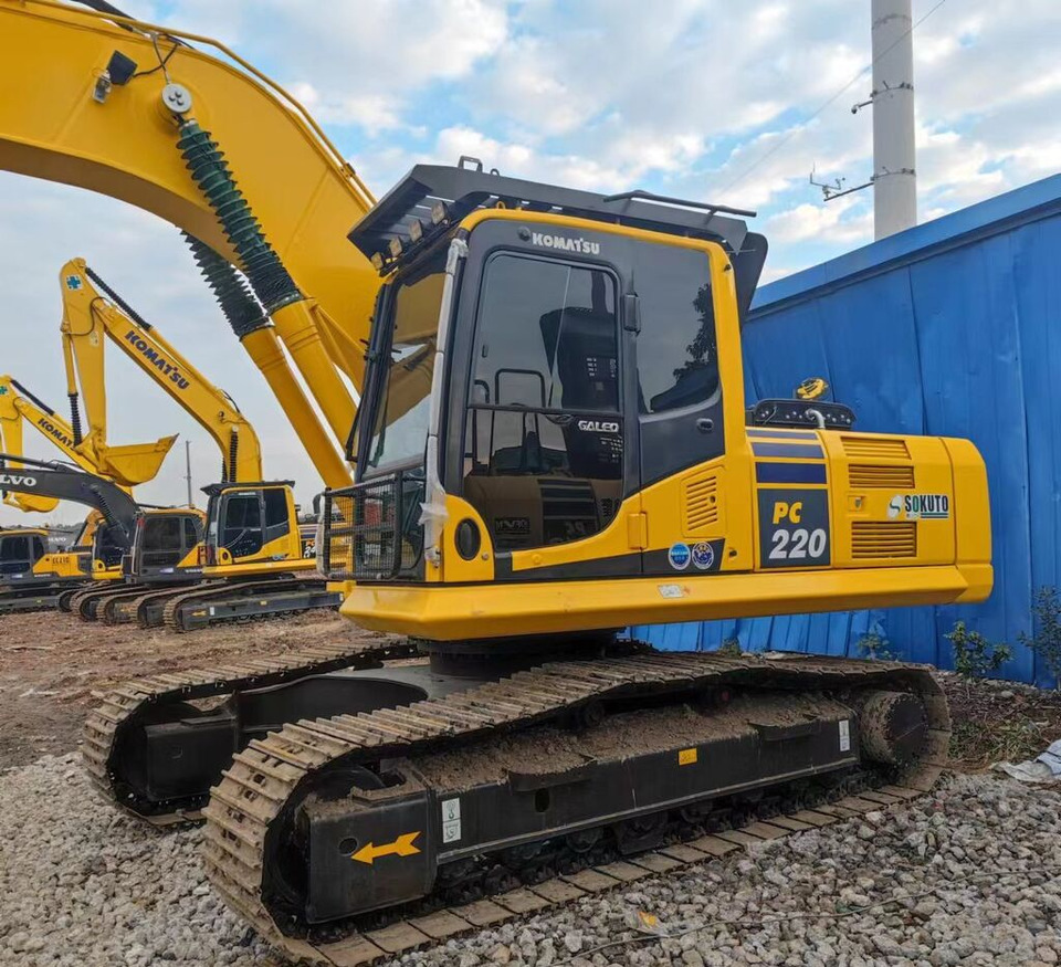 Komatsu PC220-8 - Lánctalpas kotró: 3 kép. Komatsu PC220-8 - Lánctalpas kotró: 3 kép.