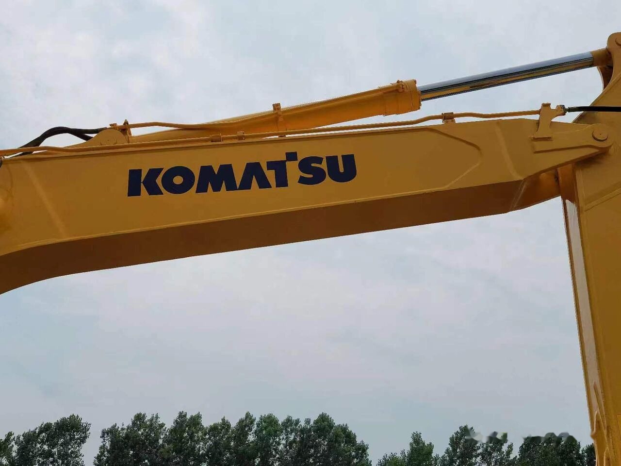 Komatsu PC300-7 - Lánctalpas kotró: 3 kép. Komatsu PC300-7 - Lánctalpas kotró: 3 kép.