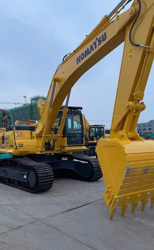 Komatsu PC300 - Lánctalpas kotró: 1 kép. Komatsu PC300 - Lánctalpas kotró: 1 kép.
