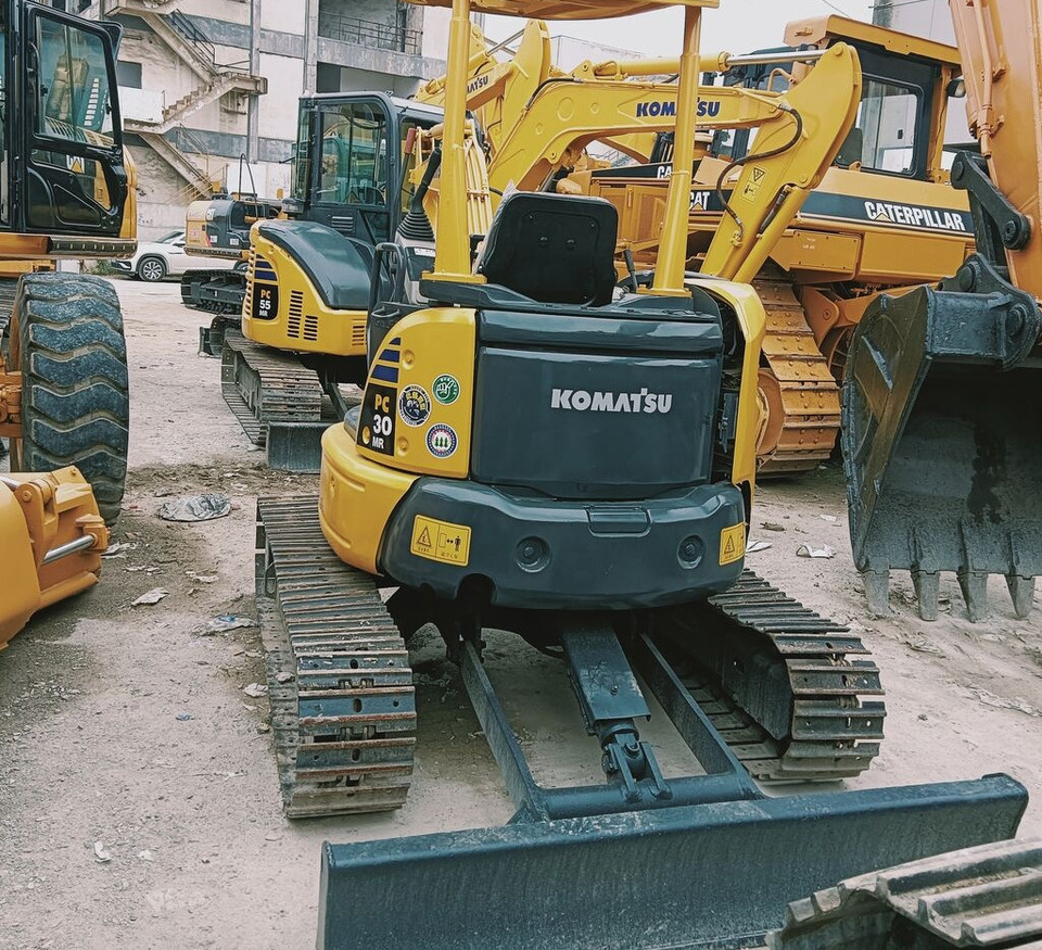 Komatsu PC30MR - Minikotró: 1 kép. Komatsu PC30MR - Minikotró: 1 kép.