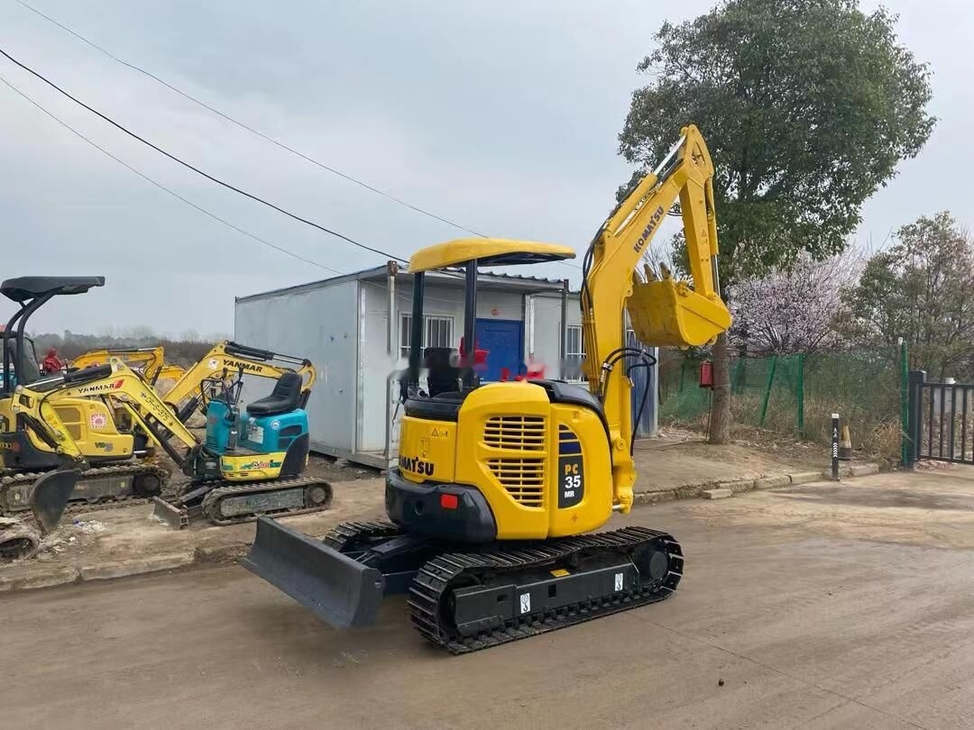 Komatsu PC35 - Minikotró: 5 kép. Komatsu PC35 - Minikotró: 5 kép.