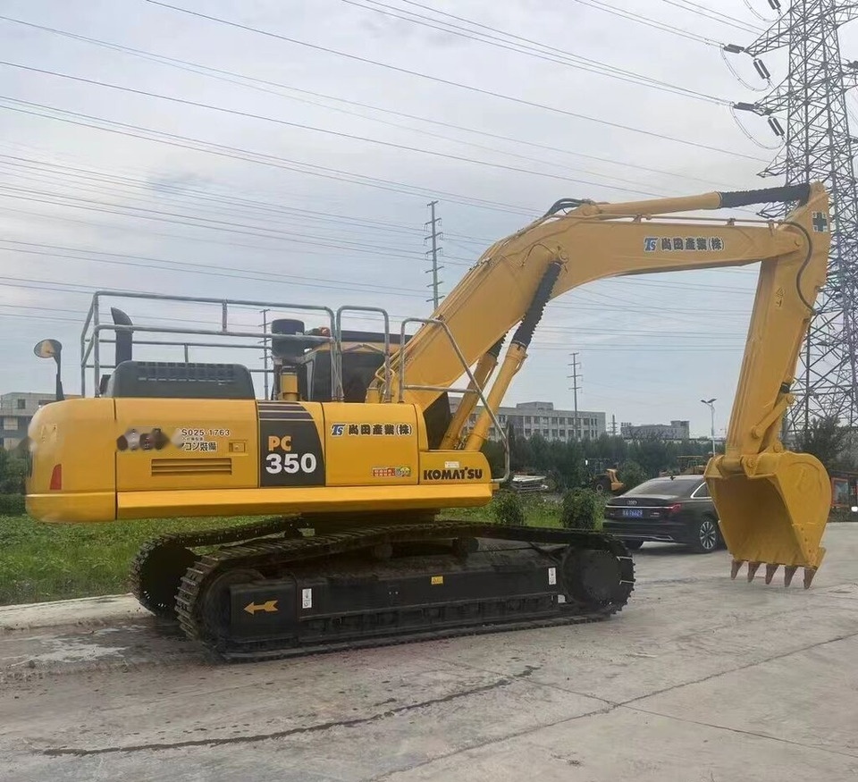 Komatsu PC350 - Lánctalpas kotró: 5 kép. Komatsu PC350 - Lánctalpas kotró: 5 kép.
