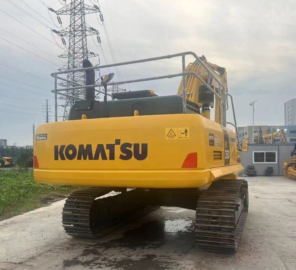Komatsu PC350 - Lánctalpas kotró: 2 kép. Komatsu PC350 - Lánctalpas kotró: 2 kép.