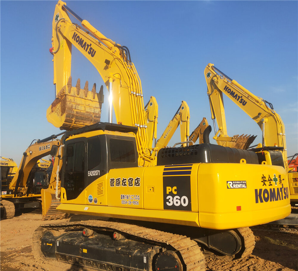 Komatsu PC360 - Lánctalpas kotró: 2 kép. Komatsu PC360 - Lánctalpas kotró: 2 kép.