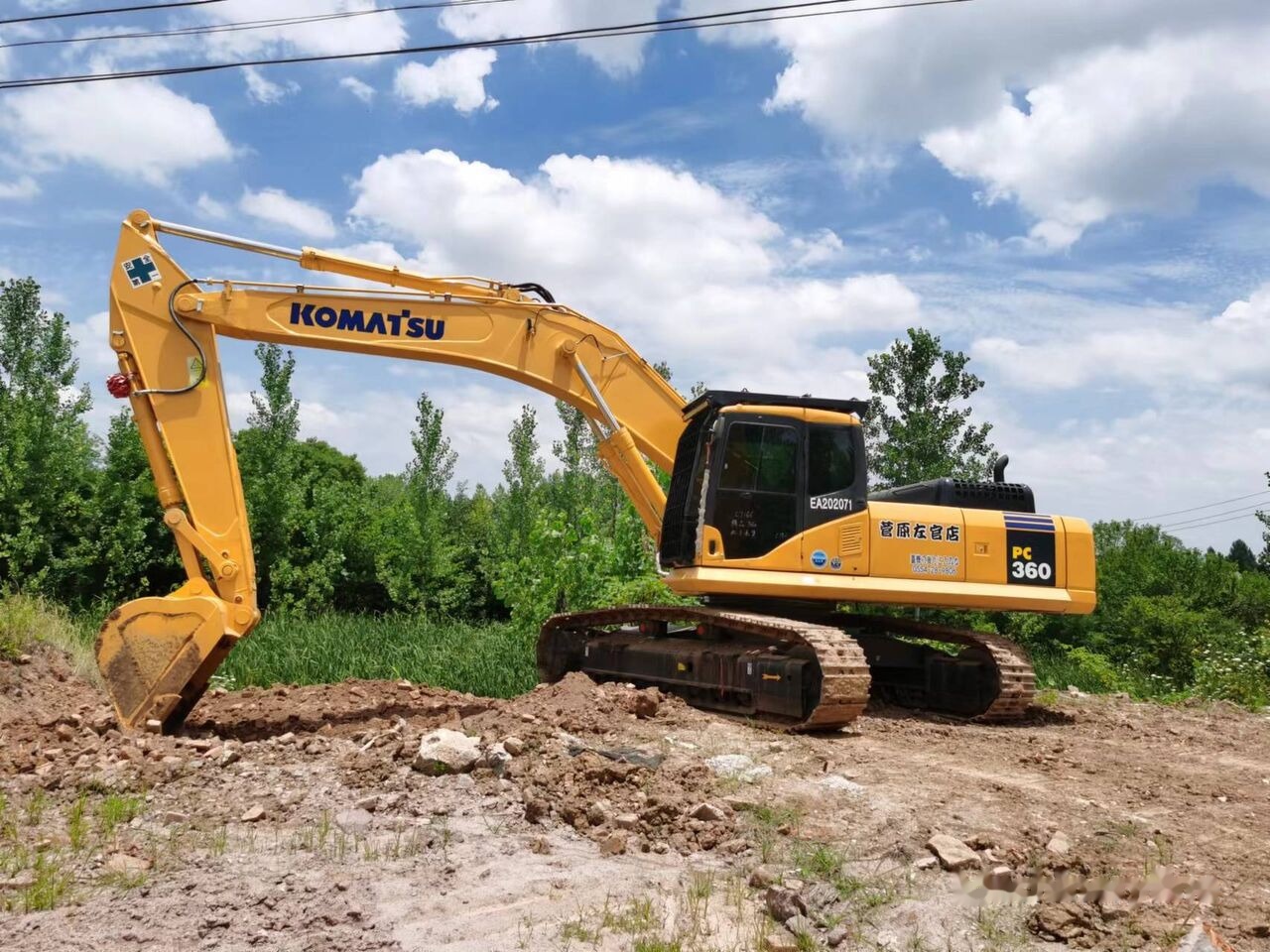 Komatsu PC360 - Lánctalpas kotró: 4 kép. Komatsu PC360 - Lánctalpas kotró: 4 kép.