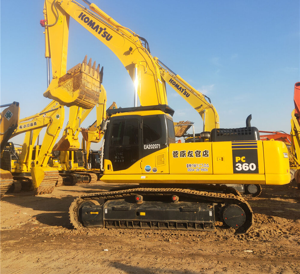 Komatsu PC360 - Lánctalpas kotró: 5 kép. Komatsu PC360 - Lánctalpas kotró: 5 kép.