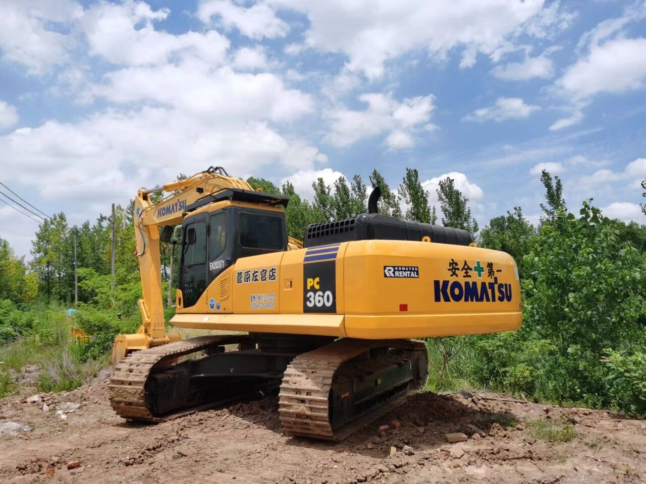 Komatsu PC360 - Lánctalpas kotró: 2 kép. Komatsu PC360 - Lánctalpas kotró: 2 kép.