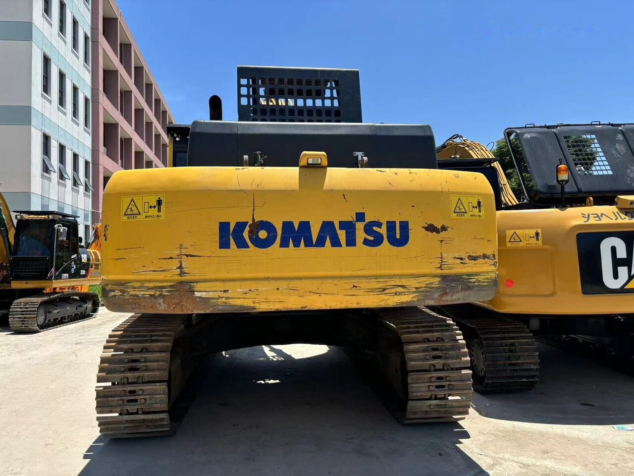 Komatsu PC400-8 - Lánctalpas kotró: 1 kép. Komatsu PC400-8 - Lánctalpas kotró: 1 kép.