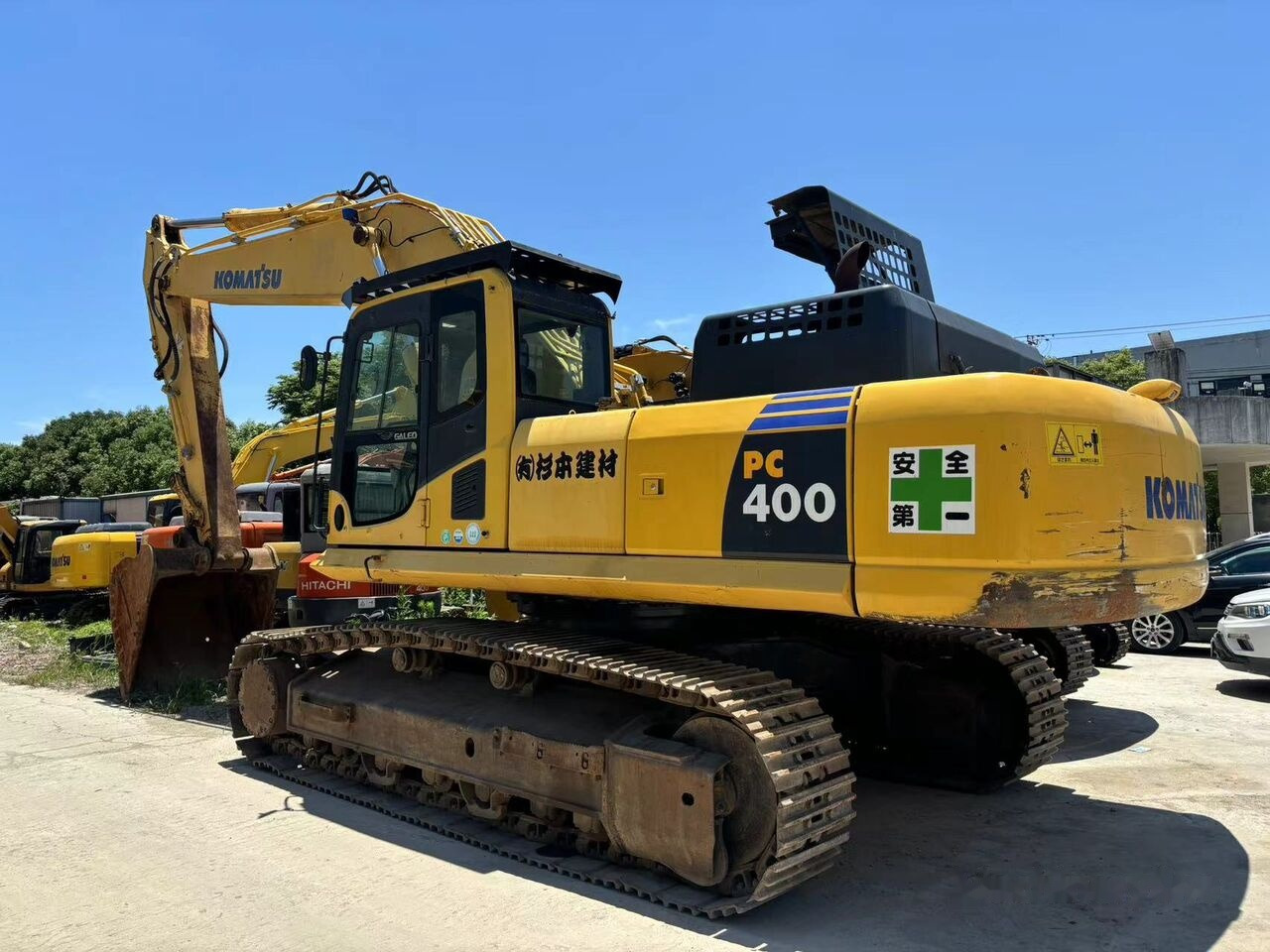 Komatsu PC400-8 - Lánctalpas kotró: 2 kép. Komatsu PC400-8 - Lánctalpas kotró: 2 kép.