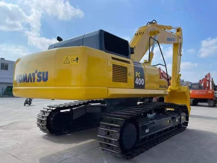 Komatsu PC400 - Lánctalpas kotró: 1 kép. Komatsu PC400 - Lánctalpas kotró: 1 kép.