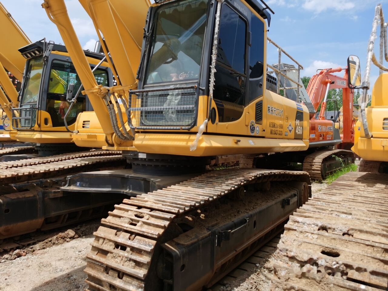 Komatsu PC450-8 - Lánctalpas kotró: 1 kép. Komatsu PC450-8 - Lánctalpas kotró: 1 kép.