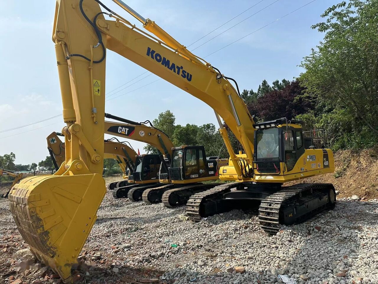 Komatsu PC450 - Lánctalpas kotró: 2 kép. Komatsu PC450 - Lánctalpas kotró: 2 kép.