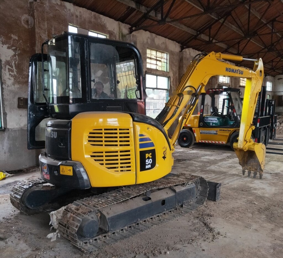 Komatsu PC50 - Minikotró: 3 kép. Komatsu PC50 - Minikotró: 3 kép.