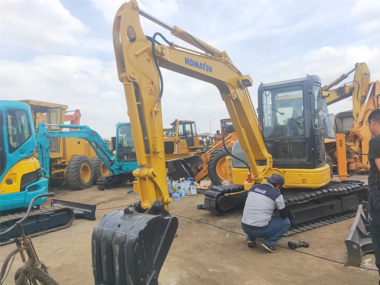 Komatsu PC50MR - Minikotró: 5 kép. Komatsu PC50MR - Minikotró: 5 kép.