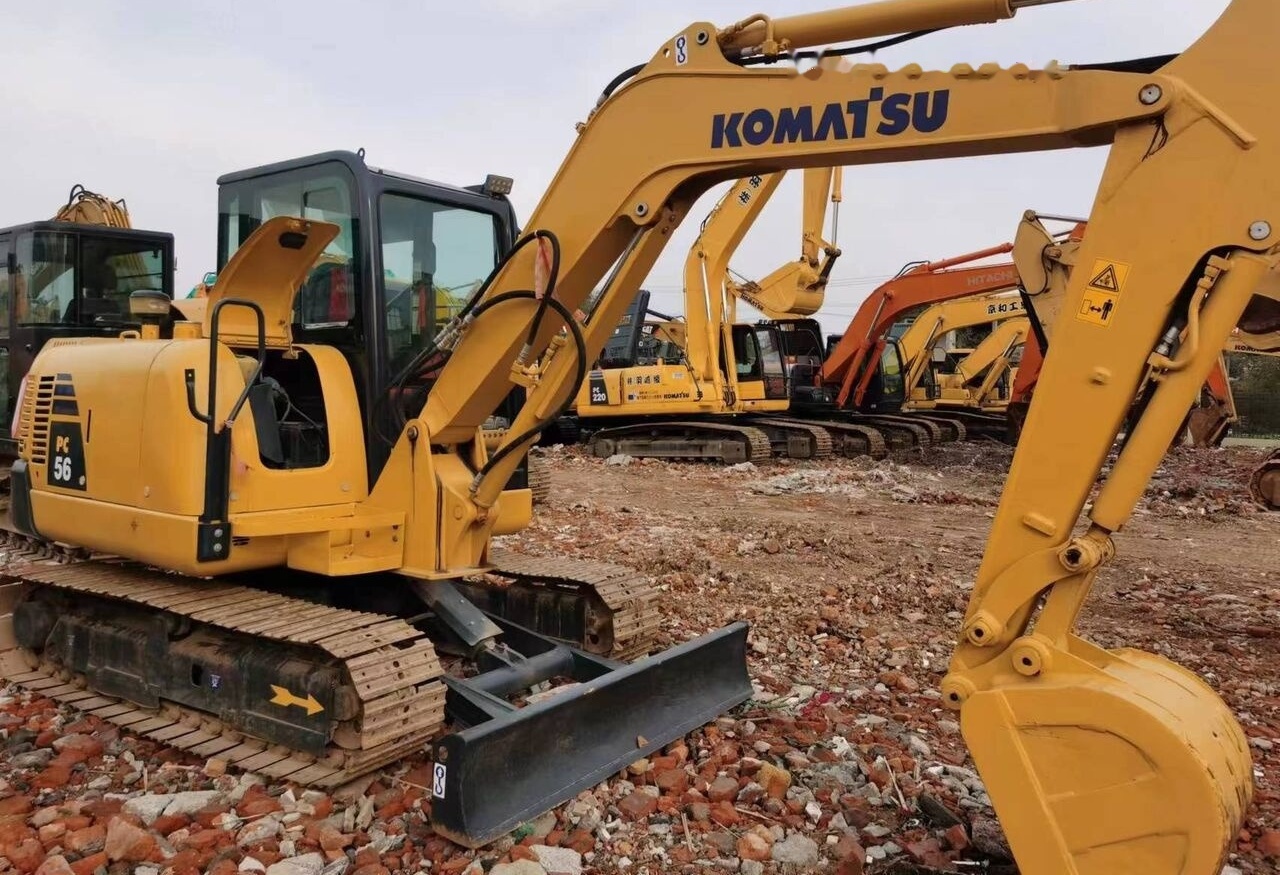 Komatsu PC56 - Minikotró: 3 kép. Komatsu PC56 - Minikotró: 3 kép.