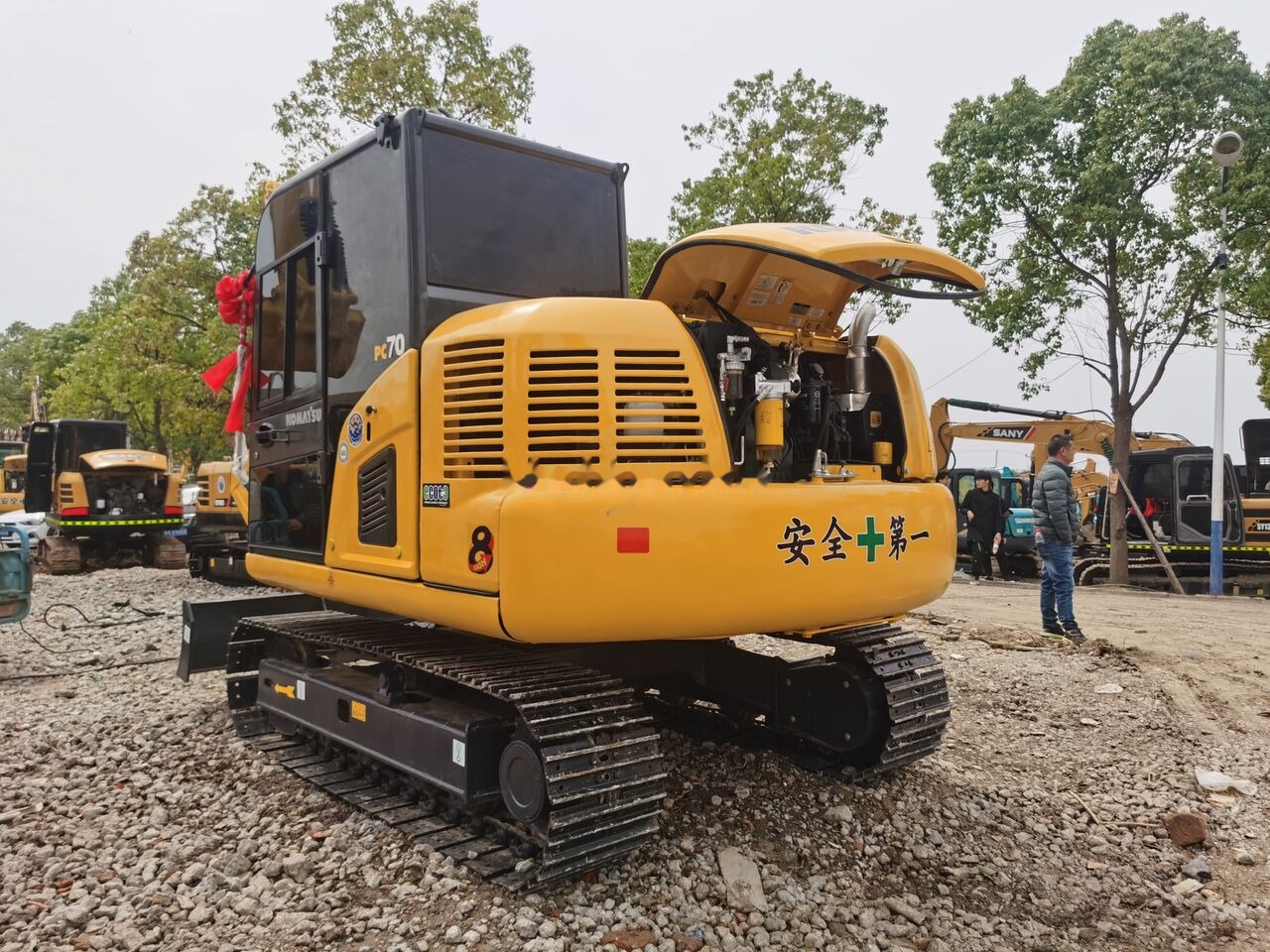 Komatsu PC70 - Lánctalpas kotró: 3 kép. Komatsu PC70 - Lánctalpas kotró: 3 kép.