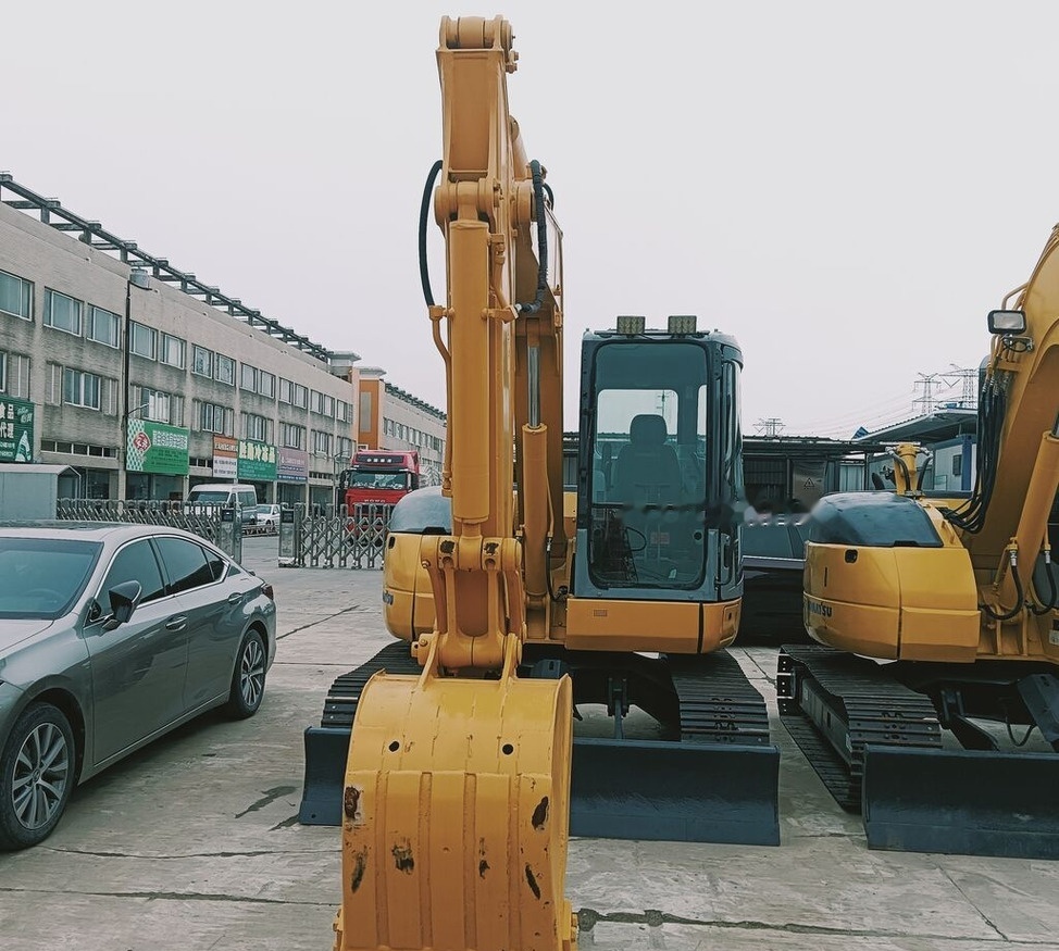 Komatsu PC78US-6 - Minikotró: 1 kép. Komatsu PC78US-6 - Minikotró: 1 kép.