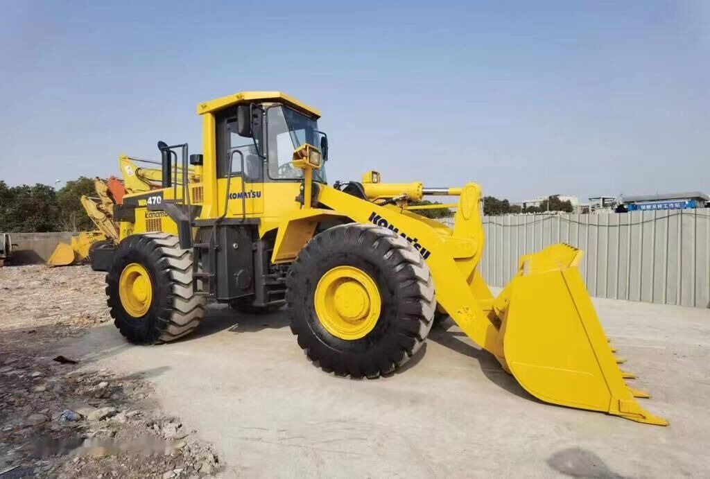 Komatsu WA470-3 - Gumikerekes homlokrakodó: 3 kép. Komatsu WA470-3 - Gumikerekes homlokrakodó: 3 kép.