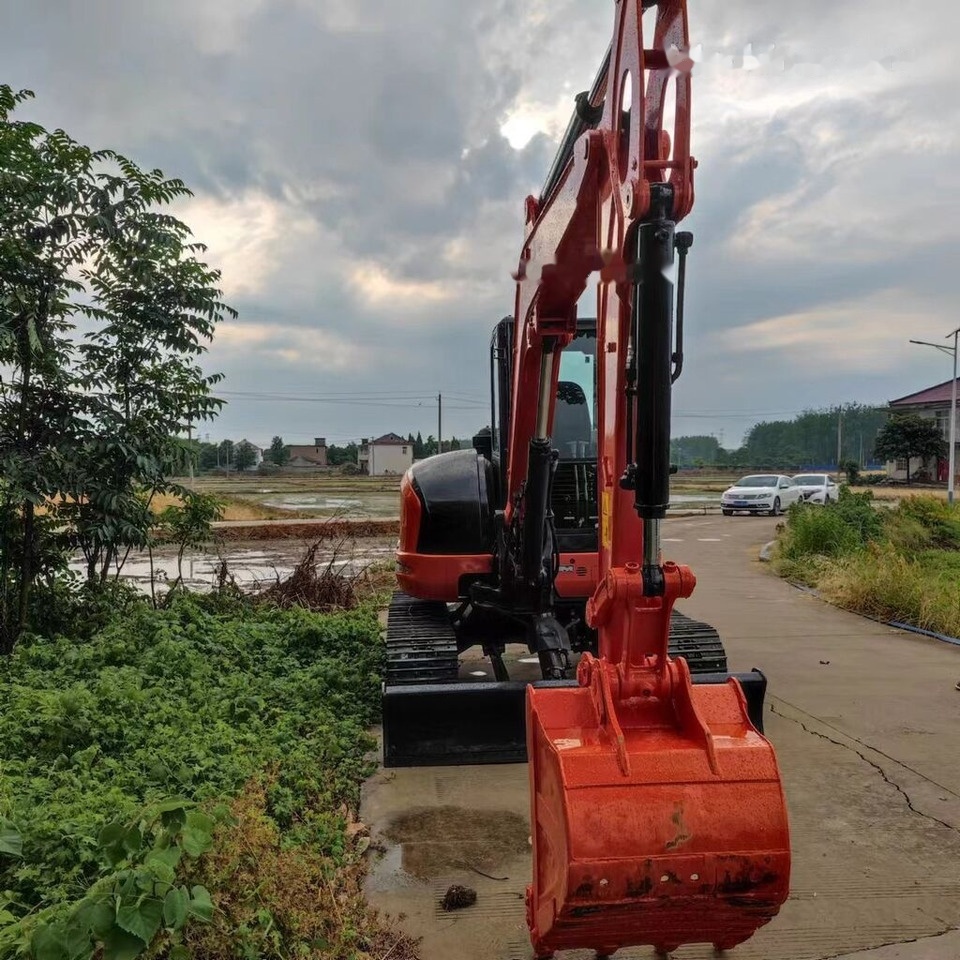 Kubota KX163-5 - Minikotró: 1 kép. Kubota KX163-5 - Minikotró: 1 kép.