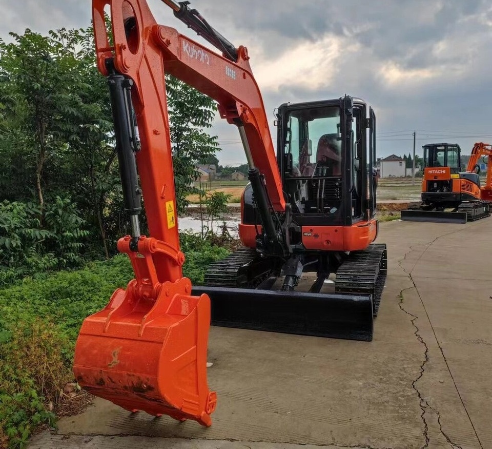 Kubota KX163-5 - Minikotró: 2 kép. Kubota KX163-5 - Minikotró: 2 kép.