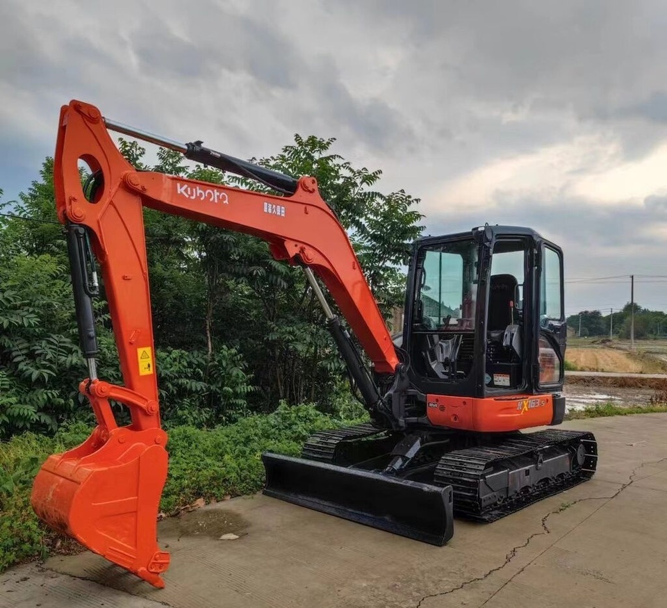 Kubota KX163-5 - Minikotró: 3 kép. Kubota KX163-5 - Minikotró: 3 kép.