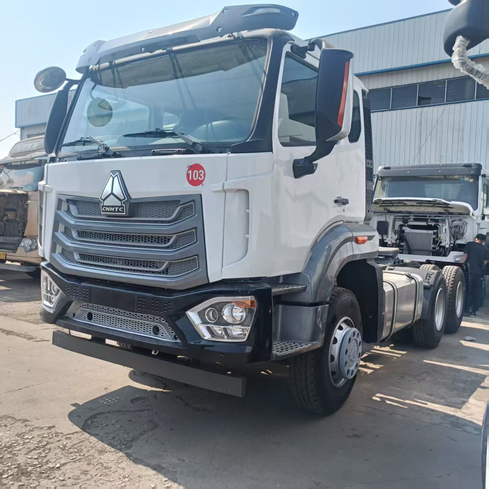 HOWO 6x4 - Nyergesvontató: 3 kép. HOWO 6x4 - Nyergesvontató: 3 kép.