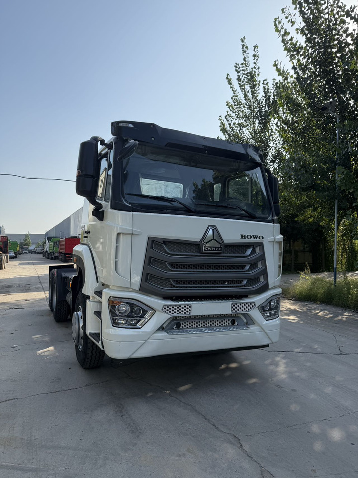 HOWO 6x4 - Nyergesvontató: 2 kép. HOWO 6x4 - Nyergesvontató: 2 kép.