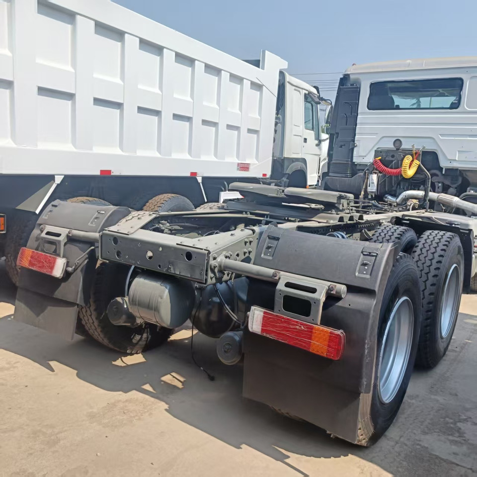 HOWO 6x4 - Nyergesvontató: 5 kép. HOWO 6x4 - Nyergesvontató: 5 kép.